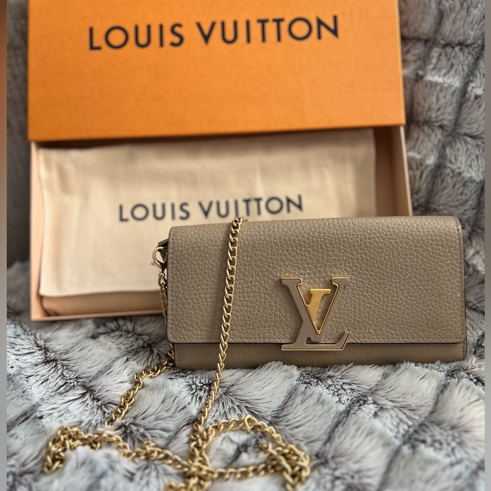 Louis Vuitton Taurillon Capucines Long Bifold Wallet on chain/crossbody bag 🔥 - Picture 3 of 15